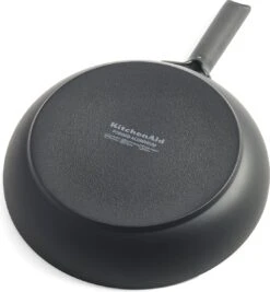 KitchenAid Classic Forged Aluminium Wok ø28cm - Zwart - Inductie - Anti-aanbak -Eersteklas Kookgereiwinkel 1111x1200