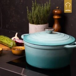 Chefarone Gietijzeren Pan - Braadpan Inclusief Deksel - Geschikt Voor Alle Warmtebronnen - Geëmailleerd Blauw 19 Chefarone Gietijzeren Pan - Braadpan Inclusief Deksel - Geschikt Voor Alle Warmtebronnen - Geëmailleerd Blauw -Eersteklas Kookgereiwinkel 1199x1200 3