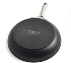 KitchenAid Hard Geanodiseerd Aluminium Koekenpannenset ø20+24+28cm - Zwart - Inductie 16 KitchenAid Hard Geanodiseerd Aluminium Koekenpannenset ø20+24+28cm - Zwart - Inductie -Eersteklas Kookgereiwinkel 1200x1069 3