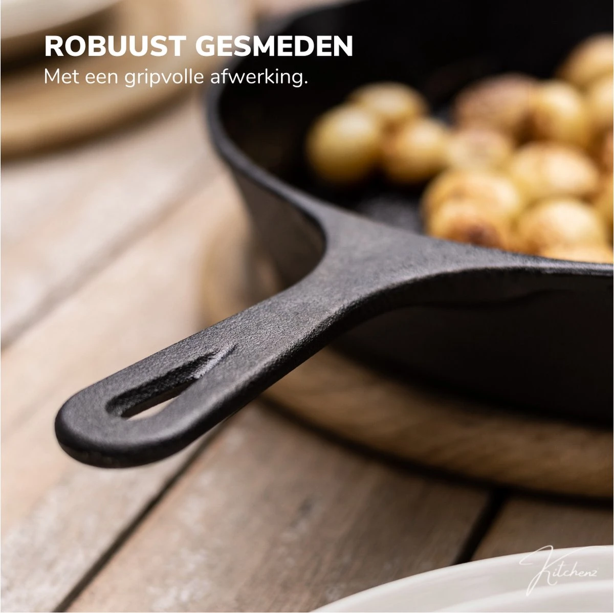 Gietijzeren Pan - Skillet - Koekenpan - BBQ - Koekenpan Inductie - ø32cm - 3.1 KG - Geschikt Voor Alle Warmtebronnen - Inclusief Gratis E-Book 12 Gietijzeren Pan - Skillet - Koekenpan - BBQ - Koekenpan Inductie - ø32cm - 3.1 KG - Geschikt Voor Alle Warmtebronnen - Inclusief Gratis E-Book - Afbeelding 10