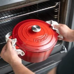 Nuovva Gietijzeren Braadpan Antiaanbaklaag Met Deksel - Sudderpan Rood - Rond - Ø24 Cm - 4.7 Liter - 100% PFAS & PFOA Vrij - Geschikt Voor Alle Warmtebronnen - Elektrisch - Gas - Halogeen - Inductie - Keramisch 11 Nuovva Gietijzeren Braadpan Antiaanbaklaag Met Deksel - Sudderpan Rood - Rond - Ø24 Cm - 4.7 Liter - 100% PFAS & PFOA Vrij - Geschikt Voor Alle Warmtebronnen - Elektrisch - Gas - Halogeen - Inductie - Keramisch -Eersteklas Kookgereiwinkel 1200x1200 1126
