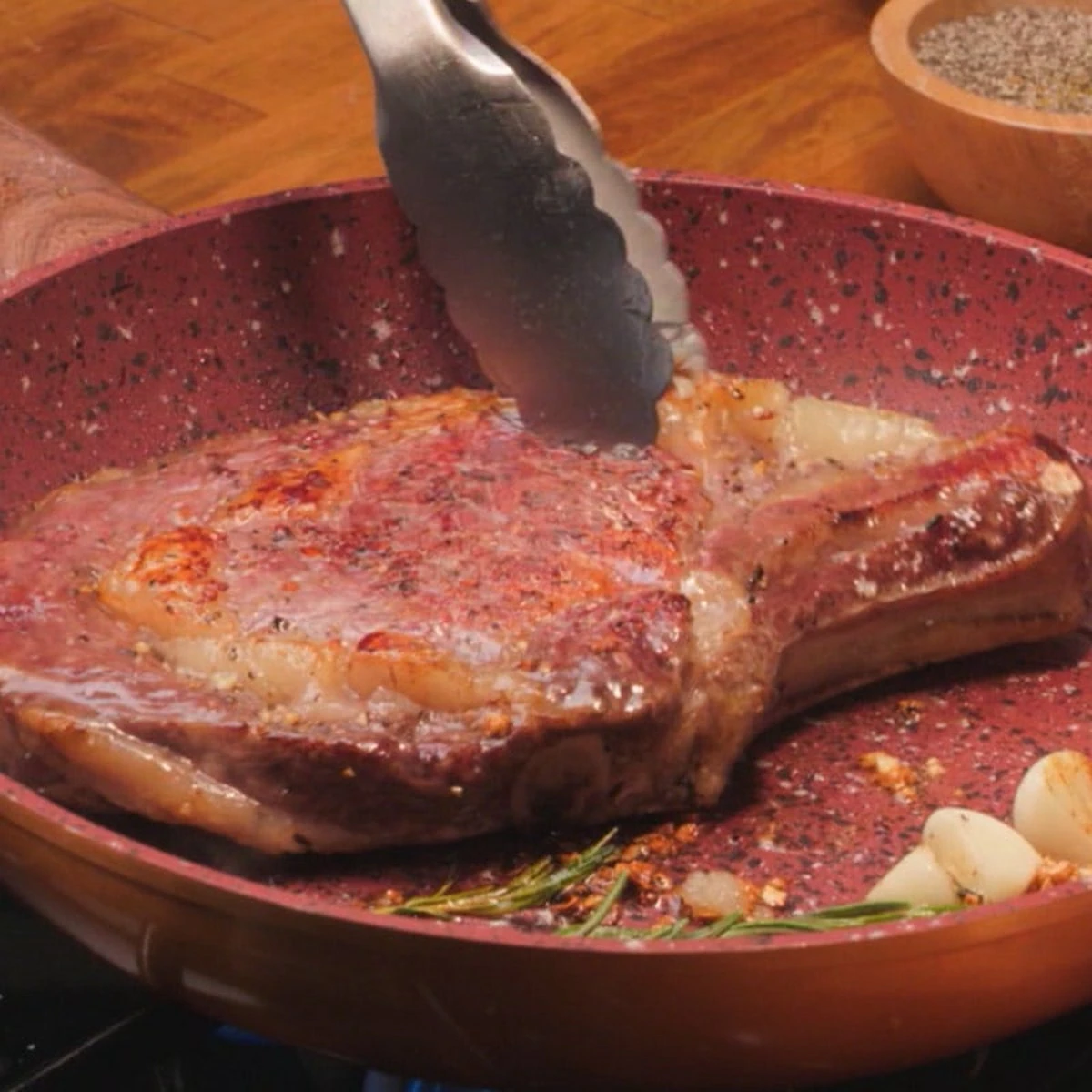 Livington Copper & Stone Pan - 24cm Koekenpan- Anti-aanbaklaag En Krasbestendig - Graniet Look - Binnenste Steenlaag Voor Perfecte Warmteverdeling - Geschikt Voor Ceran, Gas, Elektrisch, Inductie 8 Livington Copper & Stone Pan - 24cm Koekenpan- Anti-aanbaklaag En Krasbestendig - Graniet Look - Binnenste Steenlaag Voor Perfecte Warmteverdeling - Geschikt Voor Ceran, Gas, Elektrisch, Inductie - Afbeelding 6