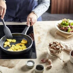 Demeyere Alu Classico 3 Koekenpan – Ceraforce Antikleefpan - Inductie – 20 Cm - PTFE En PFAS Vrij 12 Demeyere Alu Classico 3 Koekenpan – Ceraforce Antikleefpan - Inductie – 20 Cm - PTFE En PFAS Vrij -Eersteklas Kookgereiwinkel 1200x1200 235