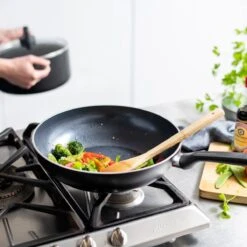 GreenPan Memphis Keramische Wokpan - Ø 28 Cm - PFAS-vrij 27 GreenPan Memphis Keramische Wokpan - Ø 28 Cm - PFAS-vrij -Eersteklas Kookgereiwinkel 1200x1200 265