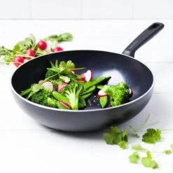 GreenPan Memphis Keramische Wokpan - Ø 28 Cm - PFAS-vrij 30 GreenPan Memphis Keramische Wokpan - Ø 28 Cm - PFAS-vrij -Eersteklas Kookgereiwinkel 1200x1200 268