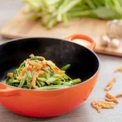 Le Creuset Wokpan / Balti Dish - Mat Zwart - ø 24 Cm / 2.7 Liter - Geëmailleerde Anti-aanbaklaag 14 Le Creuset Wokpan / Balti Dish - Mat Zwart - ø 24 Cm / 2.7 Liter - Geëmailleerde Anti-aanbaklaag -Eersteklas Kookgereiwinkel 1200x1200 279