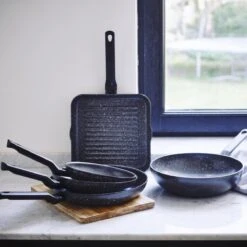 BK Universe Wok Ø 28cm - Inductie - Anti-aanbak - PFAS-vrij 17 BK Universe Wok Ø 28cm - Inductie - Anti-aanbak - PFAS-vrij -Eersteklas Kookgereiwinkel 1200x1200 283