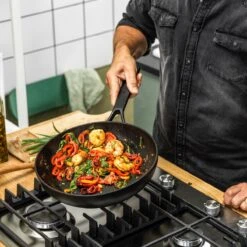 KitchenAid Classic Forged Aluminium Wok ø28cm - Zwart - Inductie - Anti-aanbak -Eersteklas Kookgereiwinkel 1200x1200 290