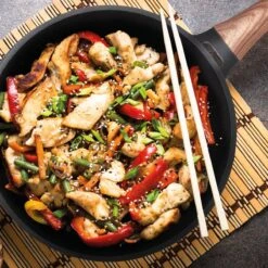 Rosmarino Black Line - Wokpan - Ø30cm - 100% PFAS & PFOA Vrij - Gegoten Aluminium - Non-stick Minerale Coating - Ergonomische Handgreep - Geschikt Voor Alle Warmtebronnen & Vaatwasser 27 Rosmarino Black Line - Wokpan - Ø30cm - 100% PFAS & PFOA Vrij - Gegoten Aluminium - Non-stick Minerale Coating - Ergonomische Handgreep - Geschikt Voor Alle Warmtebronnen & Vaatwasser -Eersteklas Kookgereiwinkel 1200x1200 349