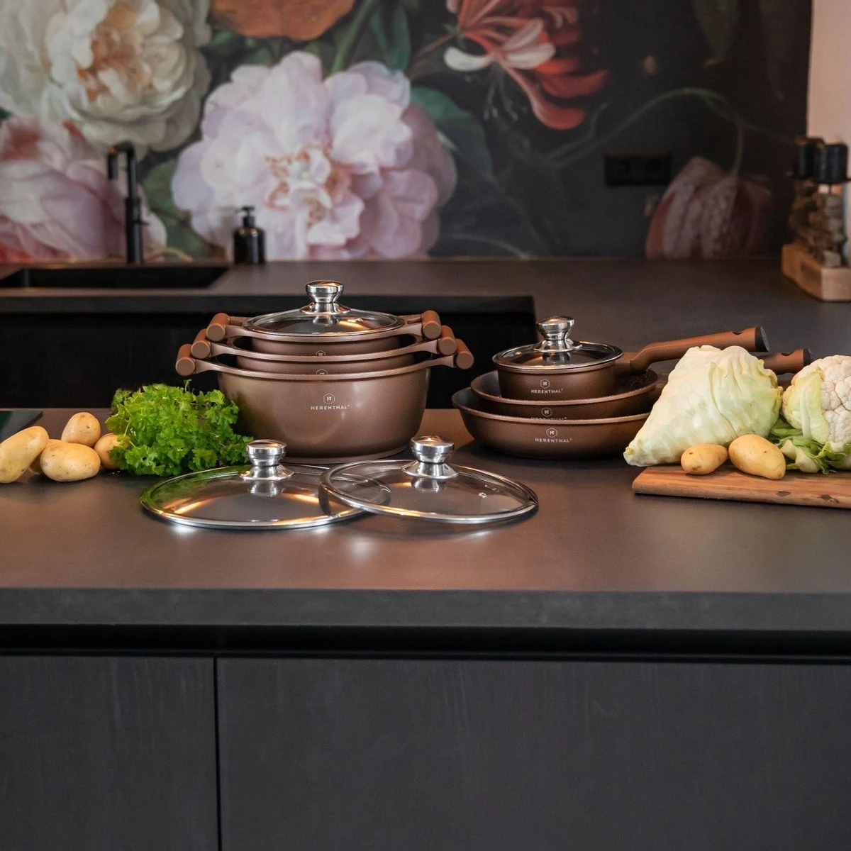 Herenthal Inductie Pannenset- Luxe 10-delige Koekenpannenset - Voor Alle Warmtebronnen - Met Glazen Deksels - Koper 10 Herenthal Inductie Pannenset- Luxe 10-delige Koekenpannenset - Voor Alle Warmtebronnen - Met Glazen Deksels - Koper - Afbeelding 8