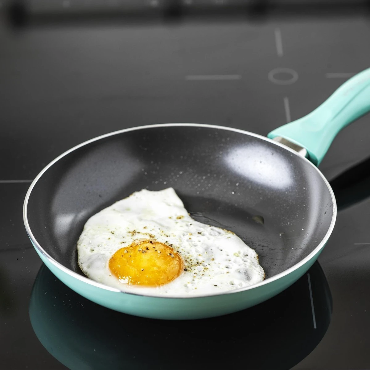 VitaVerde Expert Koekenpannenset Ø 20cm + Ø 24cm + Ø 28cm - Turquoise - Inductie - PFAS-vrij 9 VitaVerde Expert Koekenpannenset Ø 20cm + Ø 24cm + Ø 28cm - Turquoise - Inductie - PFAS-vrij - Afbeelding 7