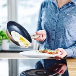 GreenPan Cambridge Koekenpan 30cm - Brons - Inductie - PFAS-vrij 28 GreenPan Cambridge Koekenpan 30cm - Brons - Inductie - PFAS-vrij -Eersteklas Kookgereiwinkel 1200x1200 602