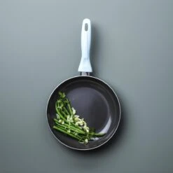 VitaVerde Expert Koekenpannenset Ø 24cm + Ø 28cm - Lichtblauw - Inductie - PFAS-vrij 18 VitaVerde Expert Koekenpannenset Ø 24cm + Ø 28cm - Lichtblauw - Inductie - PFAS-vrij -Eersteklas Kookgereiwinkel 1200x1200 816