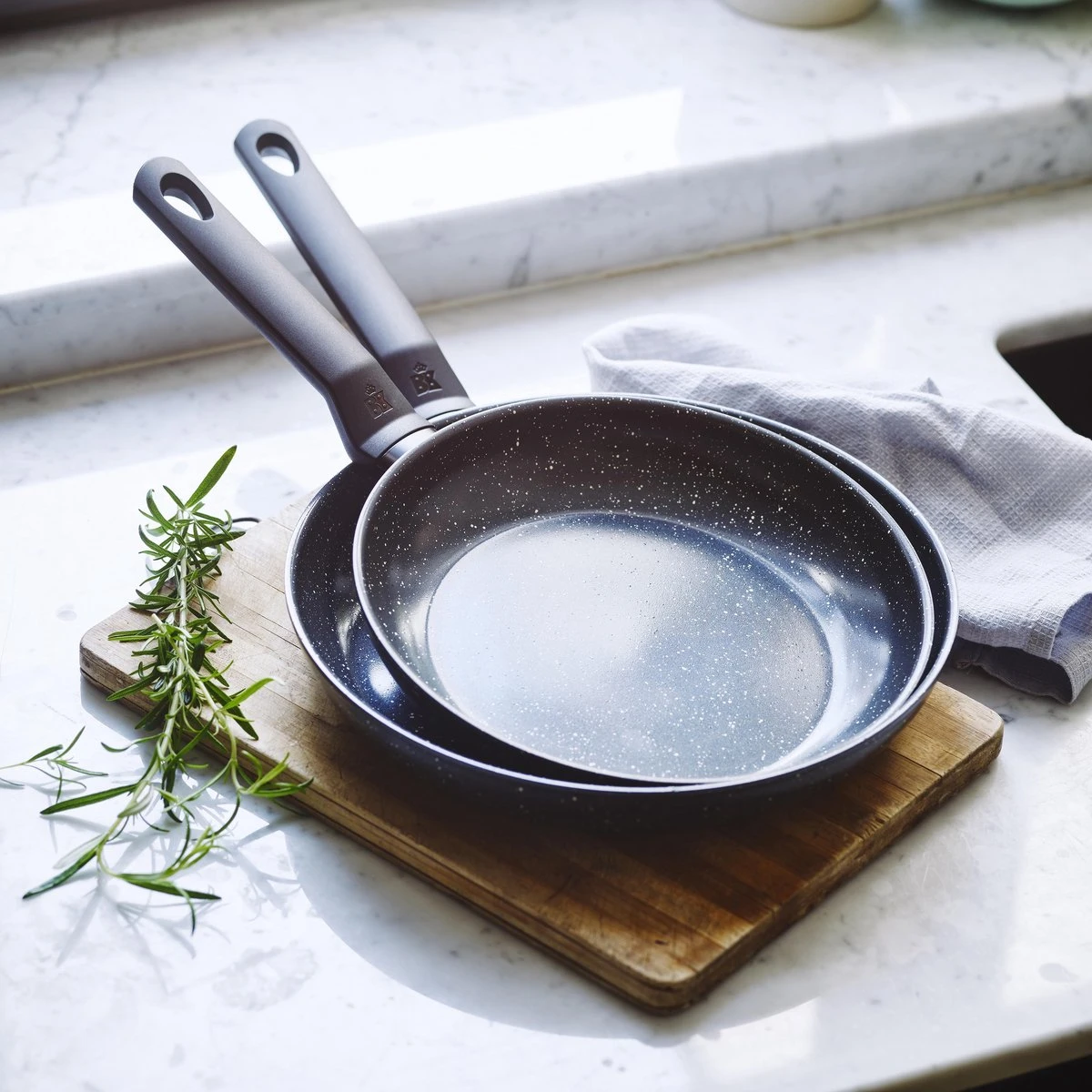 BK Universe Koekenpannenset Ø 24 Cm + Ø 28 Cm - Inductie - PFAS-vrij 7 BK Universe Koekenpannenset Ø 24 Cm + Ø 28 Cm - Inductie - PFAS-vrij - Afbeelding 5