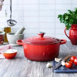 Le Creuset Gietijzeren Braadpan - 26cm 5,3 L - Kersenrood 17 Le Creuset Gietijzeren Braadpan - 26cm 5,3 L - Kersenrood -Eersteklas Kookgereiwinkel 1200x1200 979
