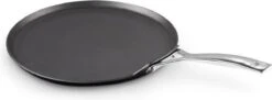 Le Creuset Les Forgees Pannenkoekpan 28cm 15 Le Creuset Les Forgees Pannenkoekpan 28cm -Eersteklas Kookgereiwinkel 1200x441