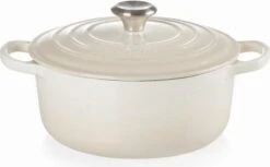 Le Creuset Braadpan Signature Meringue - ø 24 Cm / 4.2 Liter 11 Le Creuset Braadpan Signature Meringue - ø 24 Cm / 4.2 Liter -Eersteklas Kookgereiwinkel 1200x744 5