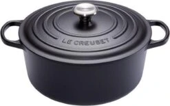 Le Creuset Signature Braadpan - 4,2 L - 24 Cm - Zwart 23 Le Creuset Signature Braadpan - 4,2 L - 24 Cm - Zwart -Eersteklas Kookgereiwinkel 1200x754 3