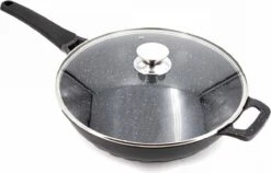 Cheffinger Wokpan Met Deksel - 32cm - Zwart - Pan - Keukenaccessoires -Eersteklas Kookgereiwinkel 1200x767 2