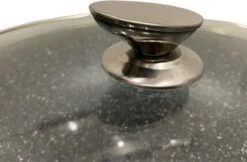 Kookkunst Holland Braadpan Met Glazen Deksel Marmeren Coating - Inductie - Ø 20 Cm 5 Kookkunst Holland Braadpan Met Glazen Deksel Marmeren Coating - Inductie - Ø 20 Cm -Eersteklas Kookgereiwinkel 1200x787 2