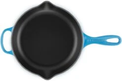 Le Creuset - Gietijzeren Ronde Skillet In Azure 23cm 8 Le Creuset - Gietijzeren Ronde Skillet In Azure 23cm -Eersteklas Kookgereiwinkel 1200x798 1