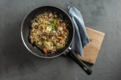 Sola Hapjespan Stonehenge - Ø 28 Cm - Zwart/wit - Aluminium - Antiaanbaklaag -Eersteklas Kookgereiwinkel 1200x799 127