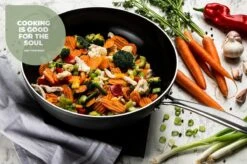 ISENVI Victoria Forged Keramische Wokpan Met Deksel 32CM - RVS Greep 13 ISENVI Victoria Forged Keramische Wokpan Met Deksel 32CM - RVS Greep -Eersteklas Kookgereiwinkel 1200x799 26