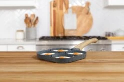 Magnani - Eierpan - 4 Bakplaten Van ⌀ 8 Cm - Voor Gas- En Elektrische Kookplaten - Aluminium - Houten Handvat - 38 X 18.7 X 2 Cm -Eersteklas Kookgereiwinkel 1200x799 57