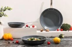 Swiss Pro+ - Koekenpannenset - 3 Delig - Keramisch - Inductie - Milieuvriendelijk - PFAS - PFOA Vrij - Sapphire Green -Eersteklas Kookgereiwinkel 1200x799 59