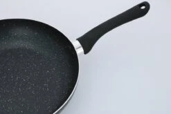 Alpina Koekenpan Ø28cm - Alle Warmtebronnen, Ook Inductie - Anti-aanbak - Gemarmerd - Zwart 10 Alpina Koekenpan Ø28cm - Alle Warmtebronnen, Ook Inductie - Anti-aanbak - Gemarmerd - Zwart -Eersteklas Kookgereiwinkel 1200x800 162