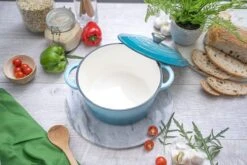 Nuovva Gietijzeren Braadpan Antiaanbaklaag Met Deksel - Sudderpan Blauw - Rond - Ø24 Cm - 4,7 Liter - 100% PFAS & PFOA Vrij - Geschikt Voor Alle Warmtebronnen - Elektrisch - Gas - Halogeen - Inductie – Keramisch 9 Nuovva Gietijzeren Braadpan Antiaanbaklaag Met Deksel - Sudderpan Blauw - Rond - Ø24 Cm - 4,7 Liter - 100% PFAS & PFOA Vrij - Geschikt Voor Alle Warmtebronnen - Elektrisch - Gas - Halogeen - Inductie – Keramisch -Eersteklas Kookgereiwinkel 1200x800 217