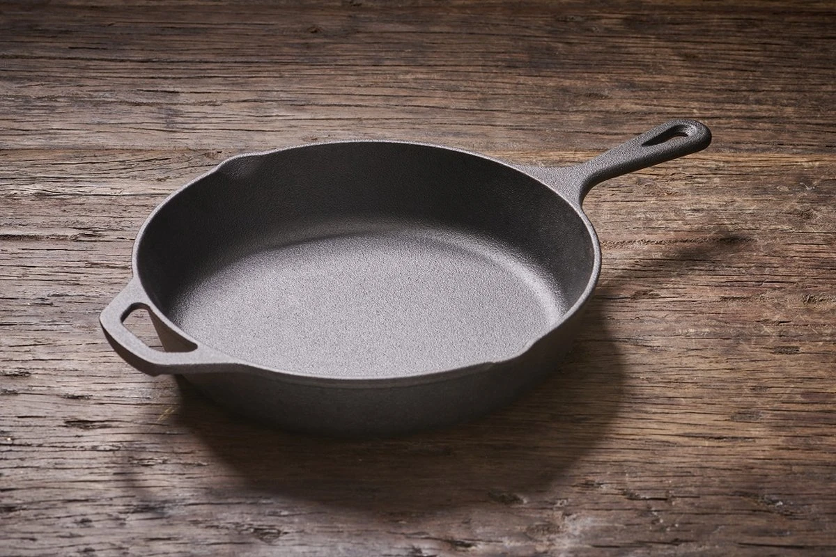 Koock Amsterdam® Skillet - Gietijzer - 25cm - Koekenpan - Geschikt Voor Alle Warmtebronnen 7 Koock Amsterdam® Skillet - Gietijzer - 25cm - Koekenpan - Geschikt Voor Alle Warmtebronnen - Afbeelding 5