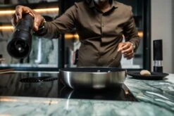 Soenil By ISENVI - Koekenpan Inductie - 24 CM - Keramische Pan - RVS Handgreep 13 Soenil By ISENVI - Koekenpan Inductie - 24 CM - Keramische Pan - RVS Handgreep -Eersteklas Kookgereiwinkel 1200x800 81