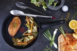 Tefal Black Stone Koekenpannenset - Ø 24/28 Cm 14 Tefal Black Stone Koekenpannenset - Ø 24/28 Cm -Eersteklas Kookgereiwinkel 1200x801 10