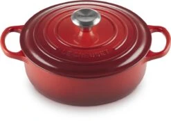 Le Creuset - Gietijzeren - Lage Braadpan - 24cm - Kersenrood -Eersteklas Kookgereiwinkel 1200x843 2