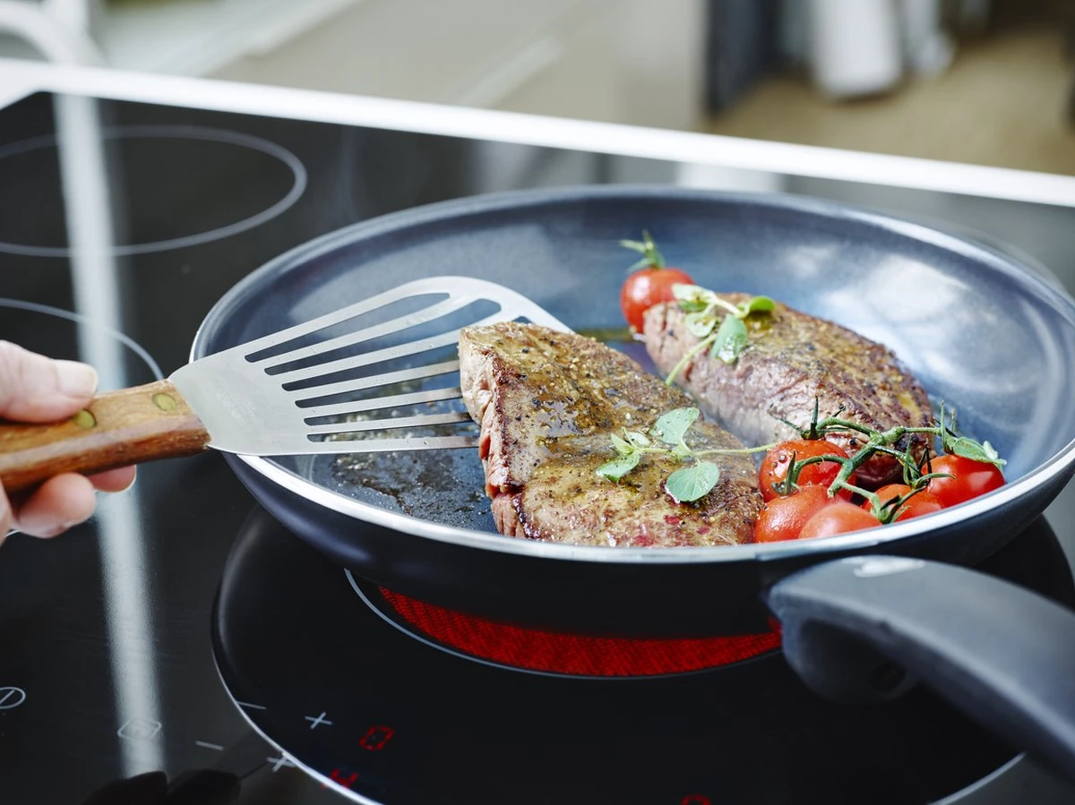 GreenPan Cambridge Koekenpannenset Ø 20cm + Ø 28cm - Zwart - Inductie - PFAS-vrij 10 GreenPan Cambridge Koekenpannenset Ø 20cm + Ø 28cm - Zwart - Inductie - PFAS-vrij - Afbeelding 8