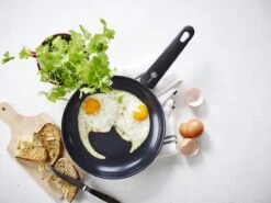 GreenPan Cambridge Koekenpannenset Ø 24cm + Ø 28cm - Zwart - Inductie - PFAS-vrij 23 GreenPan Cambridge Koekenpannenset Ø 24cm + Ø 28cm - Zwart - Inductie - PFAS-vrij -Eersteklas Kookgereiwinkel 1200x899 18