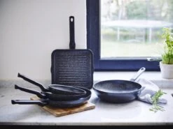 BK Universe Wok Ø 28cm - Inductie - Anti-aanbak - PFAS-vrij 15 BK Universe Wok Ø 28cm - Inductie - Anti-aanbak - PFAS-vrij -Eersteklas Kookgereiwinkel 1200x899 5