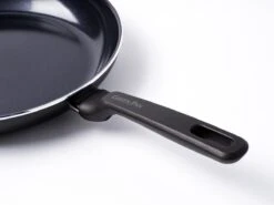 GreenPan Memphis Keramische Koekenpannenset - Ø24 + Ø28 Cm - PFAS-vrij 25 GreenPan Memphis Keramische Koekenpannenset - Ø24 + Ø28 Cm - PFAS-vrij -Eersteklas Kookgereiwinkel 1200x900 44