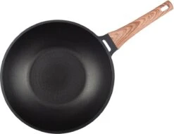 Rosmarino Black Line - Wokpan - Ø30cm - 100% PFAS & PFOA Vrij - Gegoten Aluminium - Non-stick Minerale Coating - Ergonomische Handgreep - Geschikt Voor Alle Warmtebronnen & Vaatwasser 17 Rosmarino Black Line - Wokpan - Ø30cm - 100% PFAS & PFOA Vrij - Gegoten Aluminium - Non-stick Minerale Coating - Ergonomische Handgreep - Geschikt Voor Alle Warmtebronnen & Vaatwasser -Eersteklas Kookgereiwinkel 1200x930 2