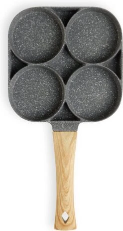 Magnani - Eierpan - 4 Bakplaten Van ⌀ 8 Cm - Voor Gas- En Elektrische Kookplaten - Aluminium - Houten Handvat - 38 X 18.7 X 2 Cm -Eersteklas Kookgereiwinkel 643x1200 1