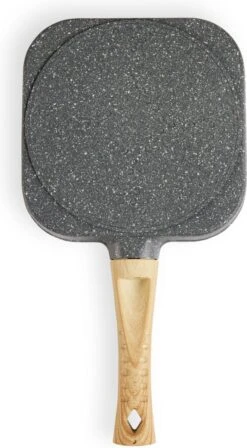 Magnani - Eierpan - 4 Bakplaten Van ⌀ 8 Cm - Voor Gas- En Elektrische Kookplaten - Aluminium - Houten Handvat - 38 X 18.7 X 2 Cm -Eersteklas Kookgereiwinkel 661x1200 1